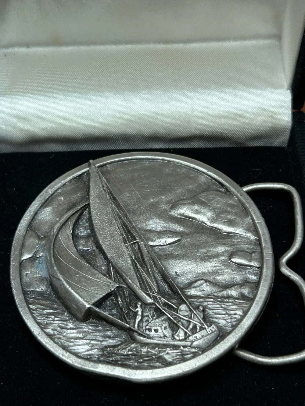 Mens Bergamot Brass Works sailing theme belt buckle. 1977